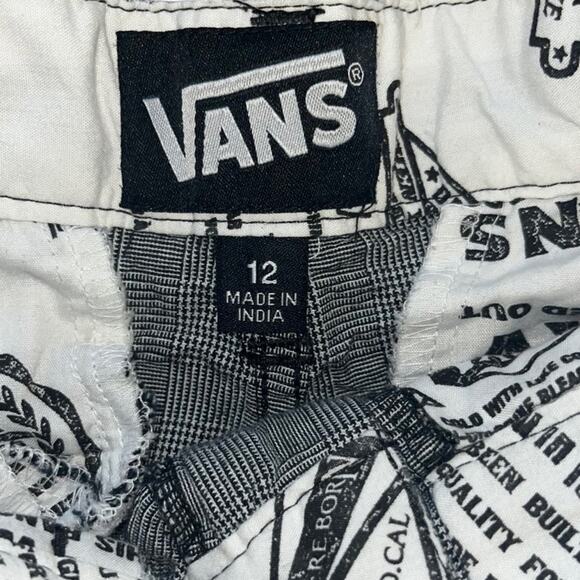 VANS boys black & white board shorts size 12 - Picture 3 of 4